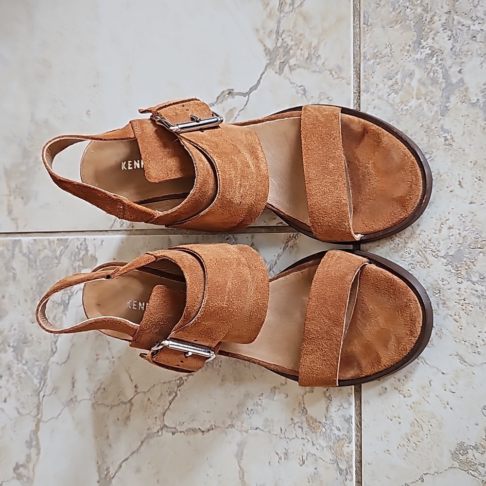 Kenneth Cole ladies cognac suede heels in 7.5. Very good condition